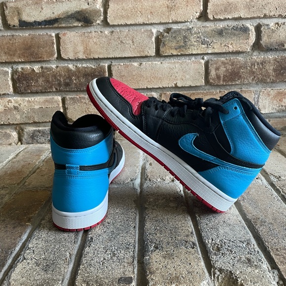 Wmns leather Air Jordan 1 High OG ‘UNC To Chicago’ - Picture 2 of 6